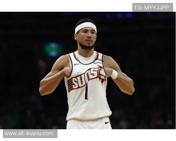 布克半场表现起伏7投4中仅得13分失误频频影响球队节奏