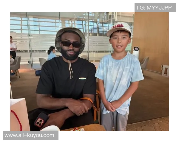 杰伦布朗半场表现惊艳10投8中三分命中率高达80砍下22分引领球队奋勇争先