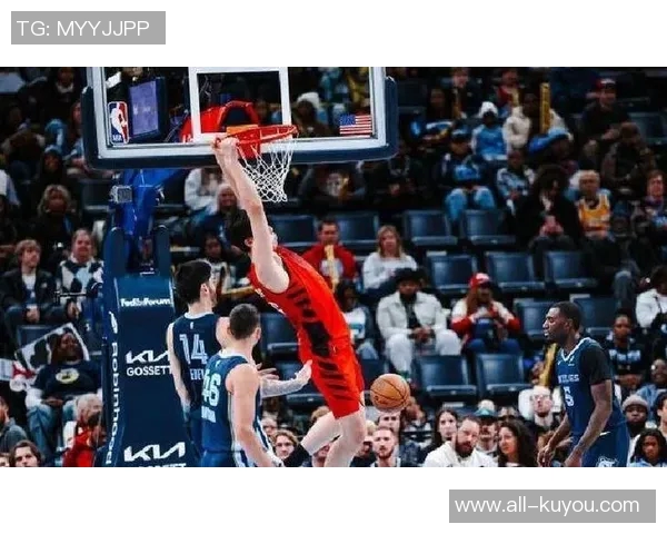 年轻球员表现出色沃尔夫27号秀16投8中砍下全队最高22分并贡献4篮板4助攻1盖帽