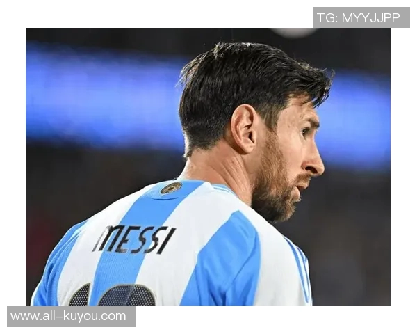 梅西杯青少年锦标赛盛大开幕梅西苏亚雷斯亲临现场助阵巴萨对决河床